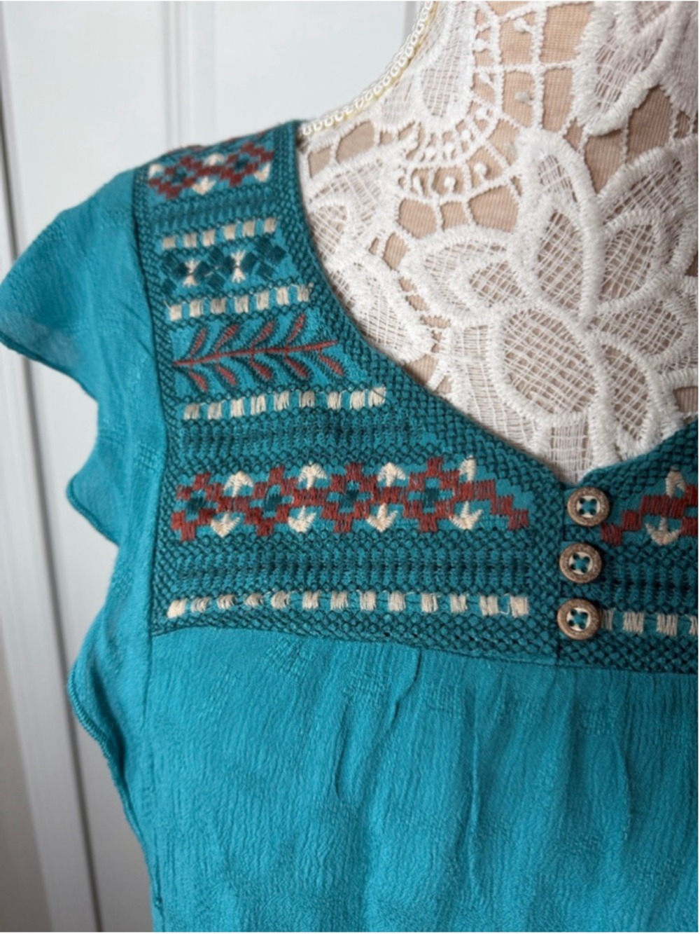 Knox Rose Teal Embroidered Short Sleeve Tee L EUC - Picture 5 of 6